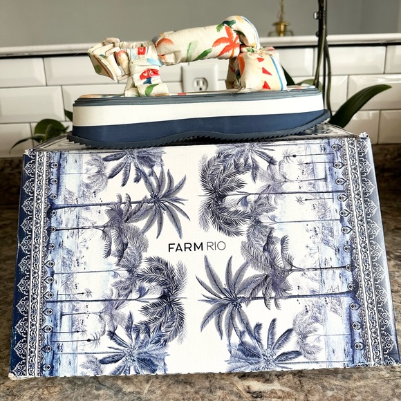 Farm Rio. Colorful Flatform Velcro Sandal, Size 10 - Picture 6 of 6